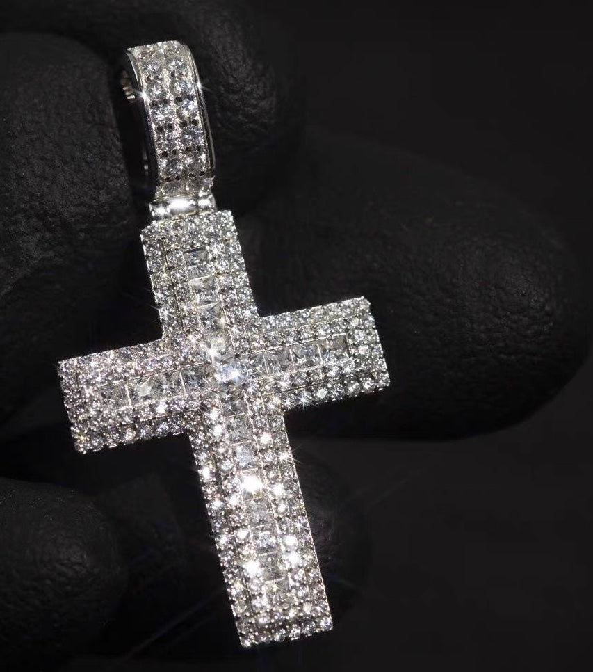 Smool Diamond cross pendant