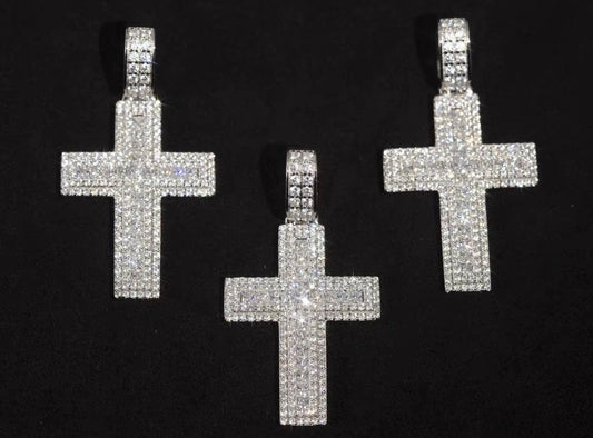 Smool Diamond cross pendant